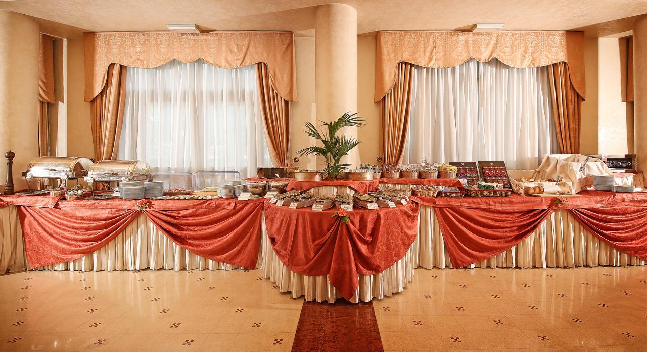 Hotel Savoy Palace Гардоне-Рив'єра Екстер'єр фото