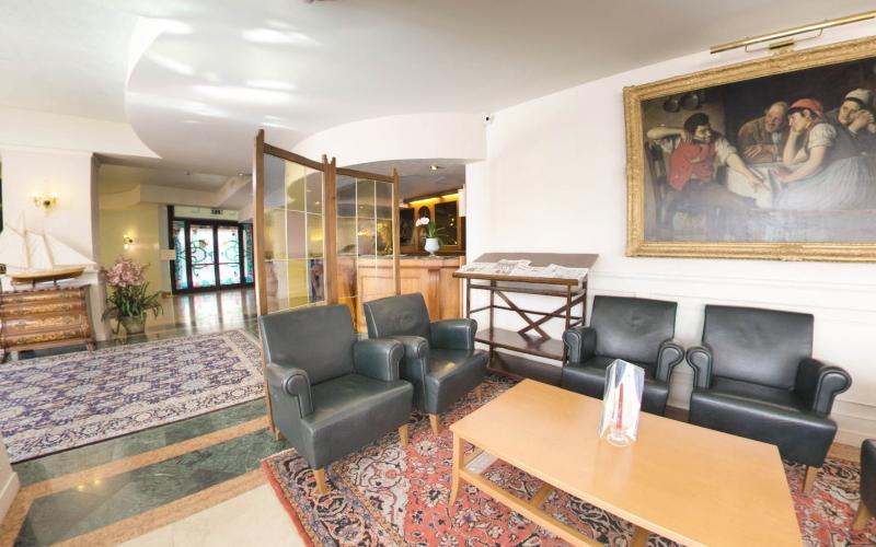 Hotel Savoy Palace Гардоне-Рив'єра Екстер'єр фото