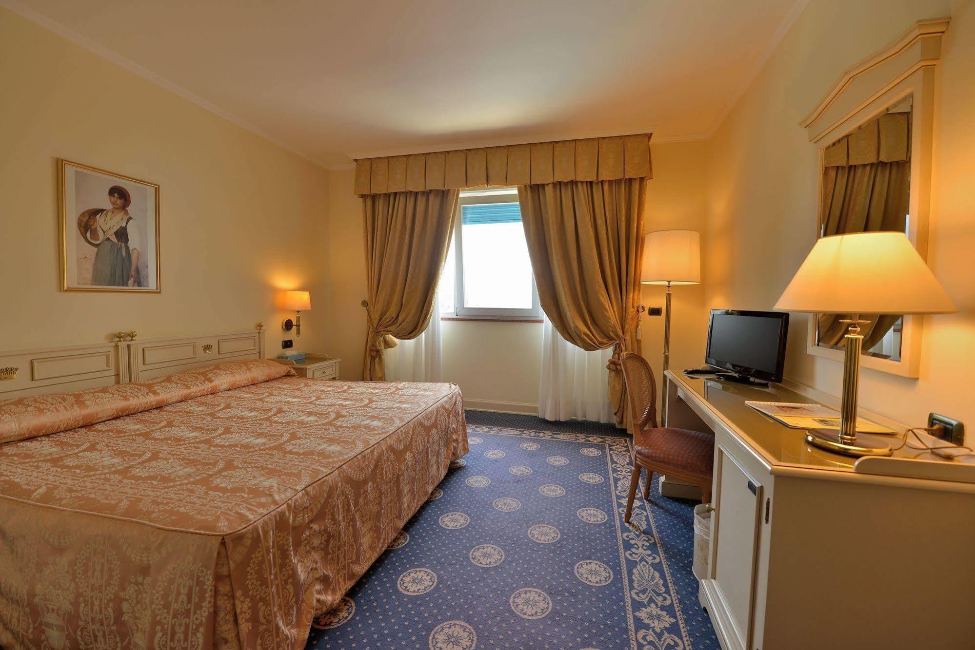 Hotel Savoy Palace Гардоне-Рив'єра Екстер'єр фото