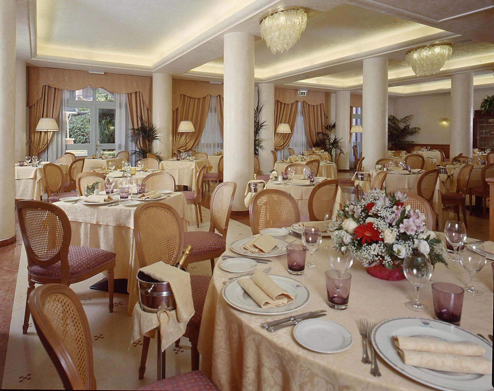 Hotel Savoy Palace Гардоне-Рив'єра Екстер'єр фото